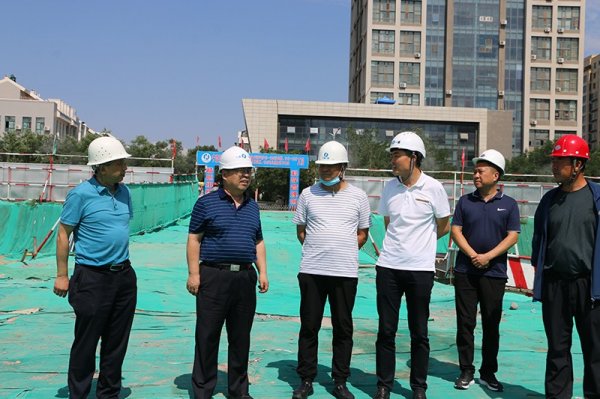 寧夏建投班子成員深入建設(shè)工地慰問(wèn)一線職工