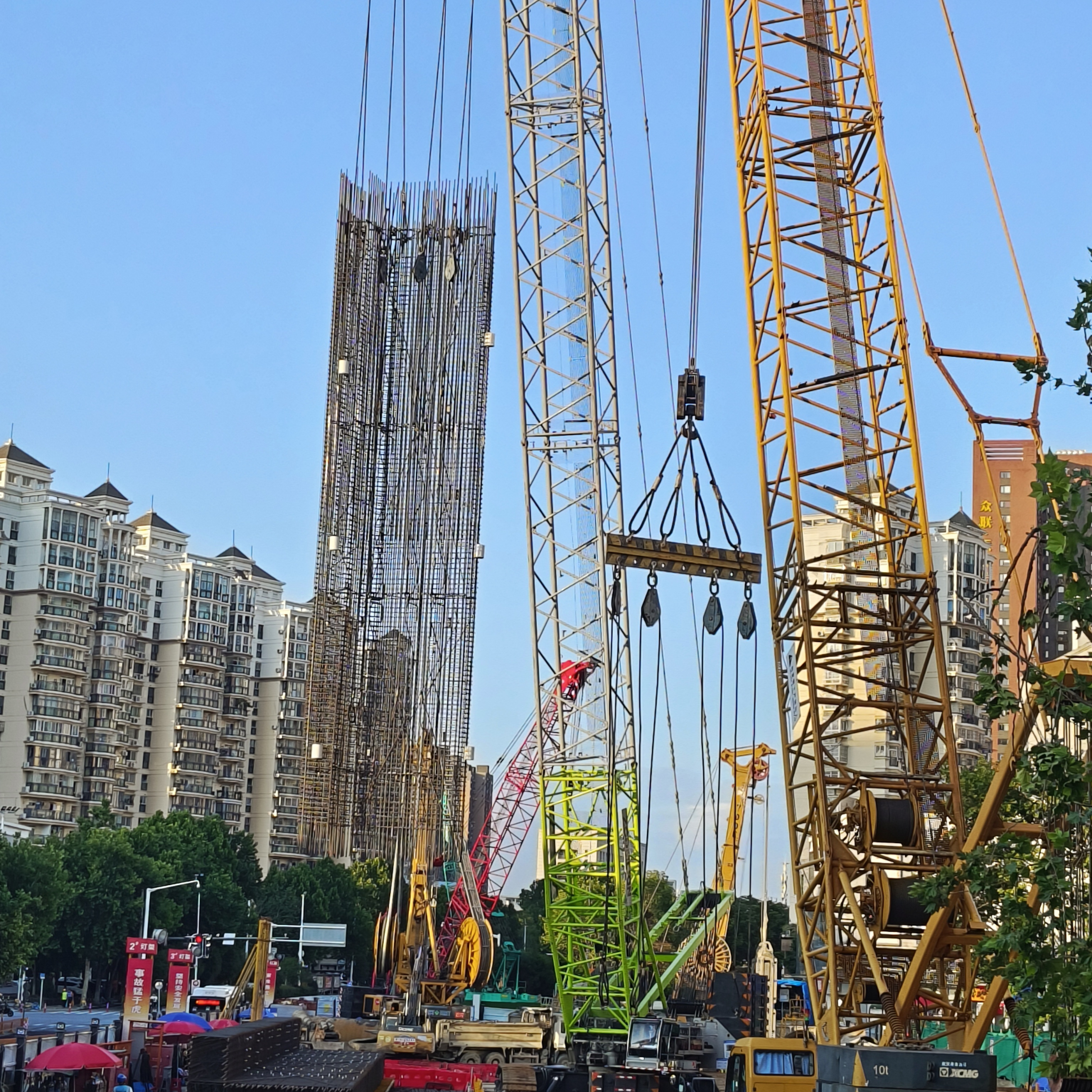 烈日下的“建設(shè)者圖鑒”——寧夏地質(zhì)集團(tuán)工程進(jìn)度“熱”力向前